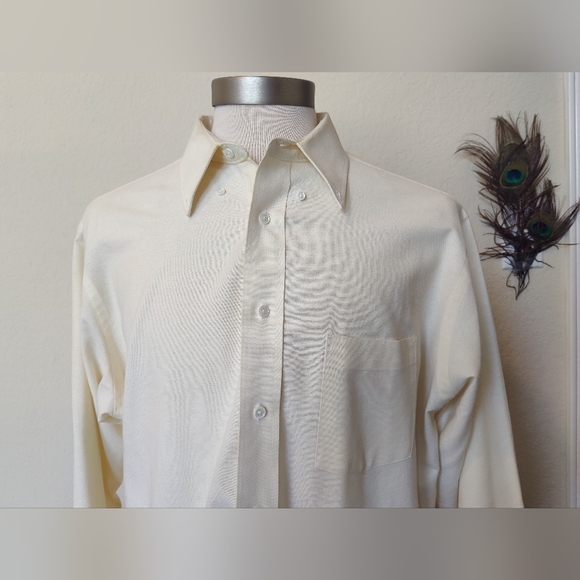 Claybrooke collared button down cream shirt 👕 🤍 (17  X 36/37) 🤍 - Picture 2 of 16